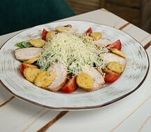 Оригинальный салат цезарь с цыплёнком