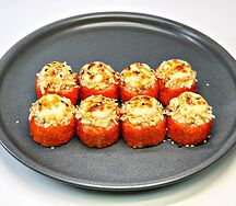 Запеченный ролл со снежным крабом и моцареллой