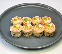 Ролл с креветкой и соусом лаймовый васаби