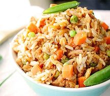 Riz sauté aux 4 légumes au poulet pané