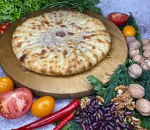 Пирог с фасолью и грецкими орехами большой