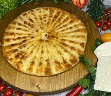 Пирог с сыром и черемшой большой