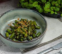 Фасоль стручковая с кунжутом кимчи