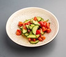 Салатик из свежих овощей с маслом