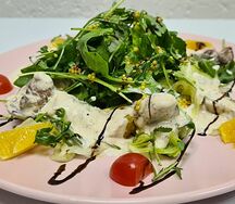 Салат теплый с куриной печенью