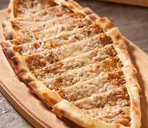 Kuşbaşılı kaşarlı pide