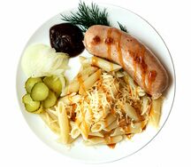 Колбаска Чикен барбекю с гарниром
