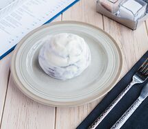 Улитка с корицей и сырной помадкой