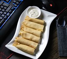 Блинчики с творогом и сметаной