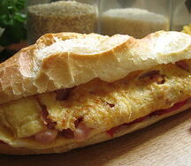 Pain omelette salade