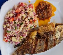 Poisson frit accompagné de attieke