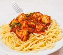 Spaghettis au poulet à la sauce tomate