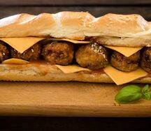 Sandwich au boulette de viande avec frite