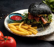 Бургер Black Grill и картофель фри