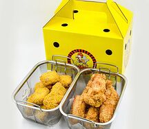 Острые куриные крылышки с куриными наггетсами