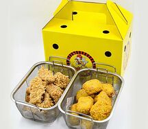 Куриные наггетсы с рыбными стрипсами