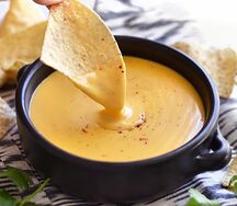 Nachos salsa cheddar
