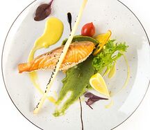Стейк из сёмги в кунжуте