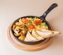 Омлет скрэмбл с грибами и сыром