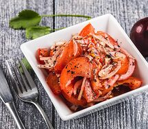 Помидоры с базиликом