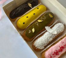 Ассорти эклеров