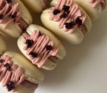 Macaron вишнёвый йогурт