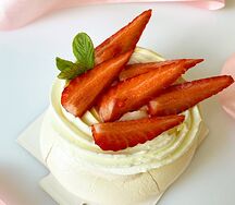 Анна Павлова с клубникой