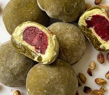 Моти фисташка-вишня