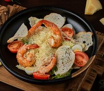 Цезарь с тигровыми креветками