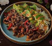 Салат теплый с телятиной