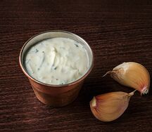 Соус сметана-чеснок