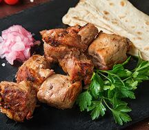 Шашлык из cвинoй шеи