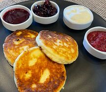 Сырники с ягодами