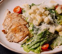 Цезарь с курицей