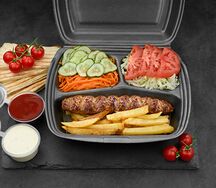 Шаверма в тарелке с куриным люля-кебаб