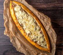 Пиде с фаршем и сыром