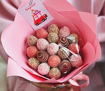 Букет Розовое безумие из клубники в шоколаде