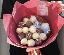 Букет Золотое сияние из клубники в шоколаде