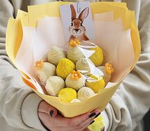 Букет Солнечный день из клубники в шоколаде