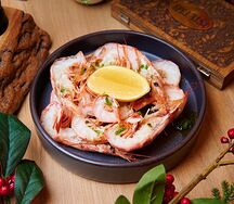 Лангустины на гриле с соусом песто