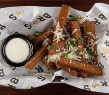 Гренки с сыром и соусом