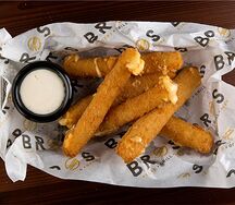 Сырные палочки с соусом