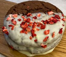 Вупи Пай с малиновым пюре