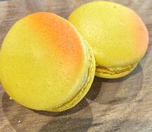 Макарон Бархатный медовый кейк, 1 шт