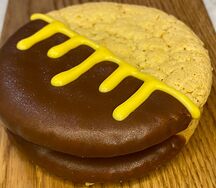 Вупи пай банановый с солёной карамелью