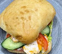 Чиабатта с копченой грудкой