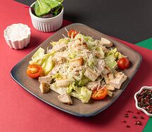 Салат Цезарь с курицей