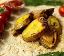 Картофель на мангале с салом