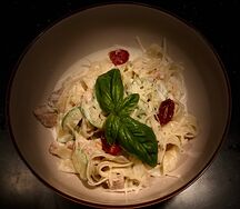 Паста с форелью и цукини