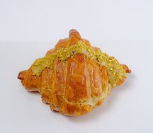Круассан с фисташковым кремом